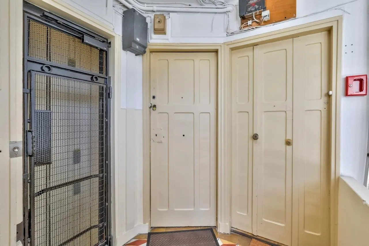 Sober Apartment For 2 People - Paris 12E
